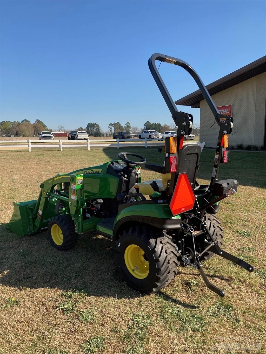 John Deere 1025R Kompaktie traktori