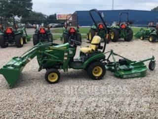 John Deere 1025R Kompaktie traktori