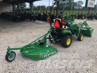 John Deere 1025R Kompaktie traktori