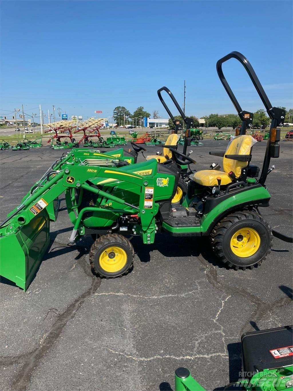 John Deere 1025R Kompaktie traktori