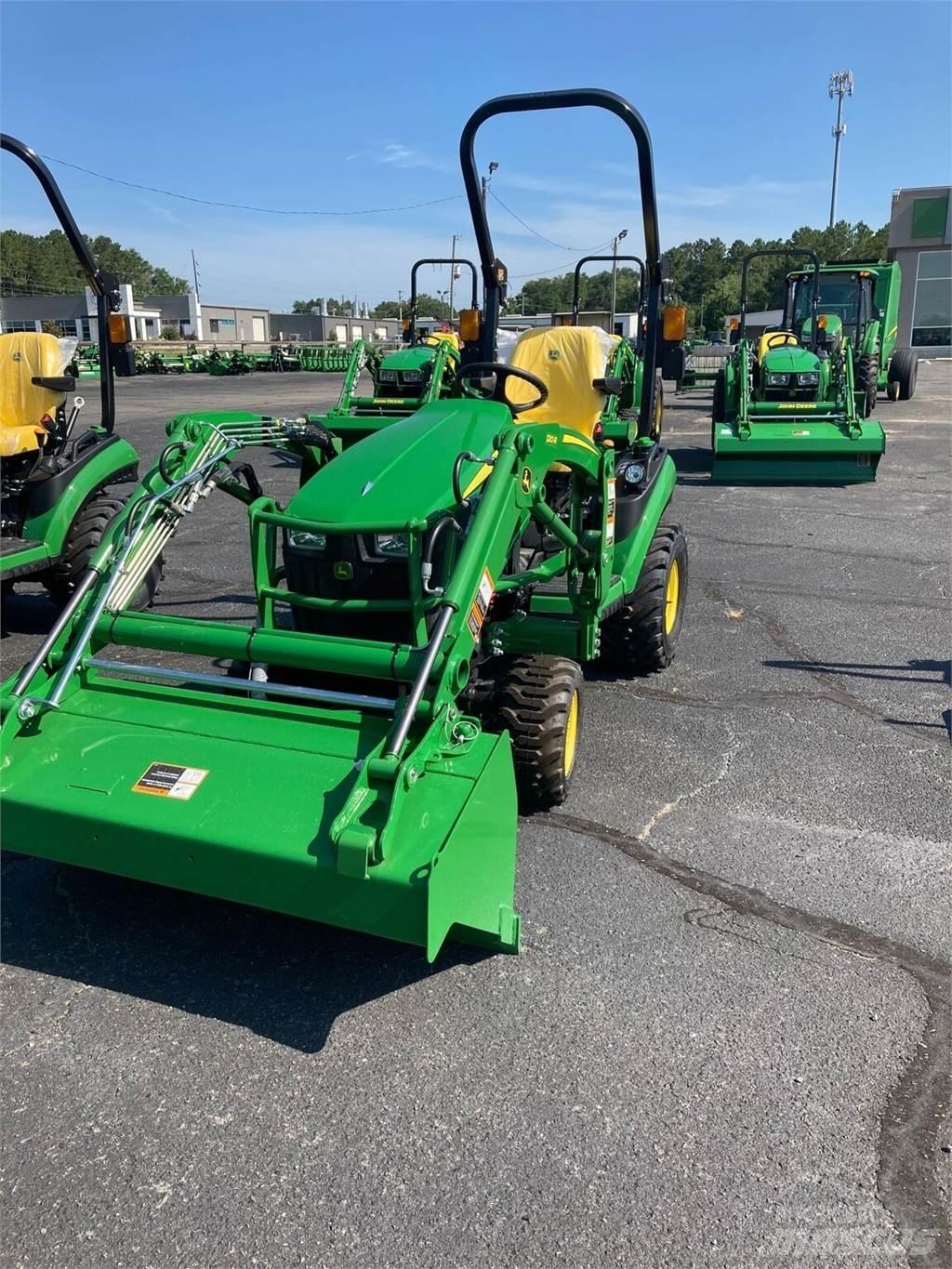 John Deere 1025R Kompaktie traktori