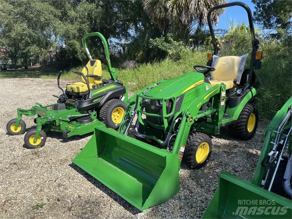 John Deere 1025R Kompaktie traktori