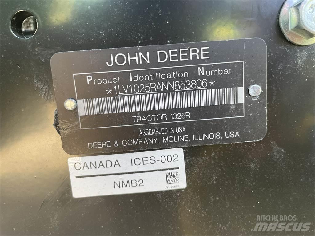 John Deere 1025R Kompaktie traktori