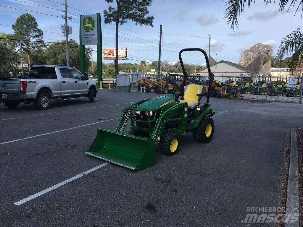 John Deere 1025R Kompaktie traktori
