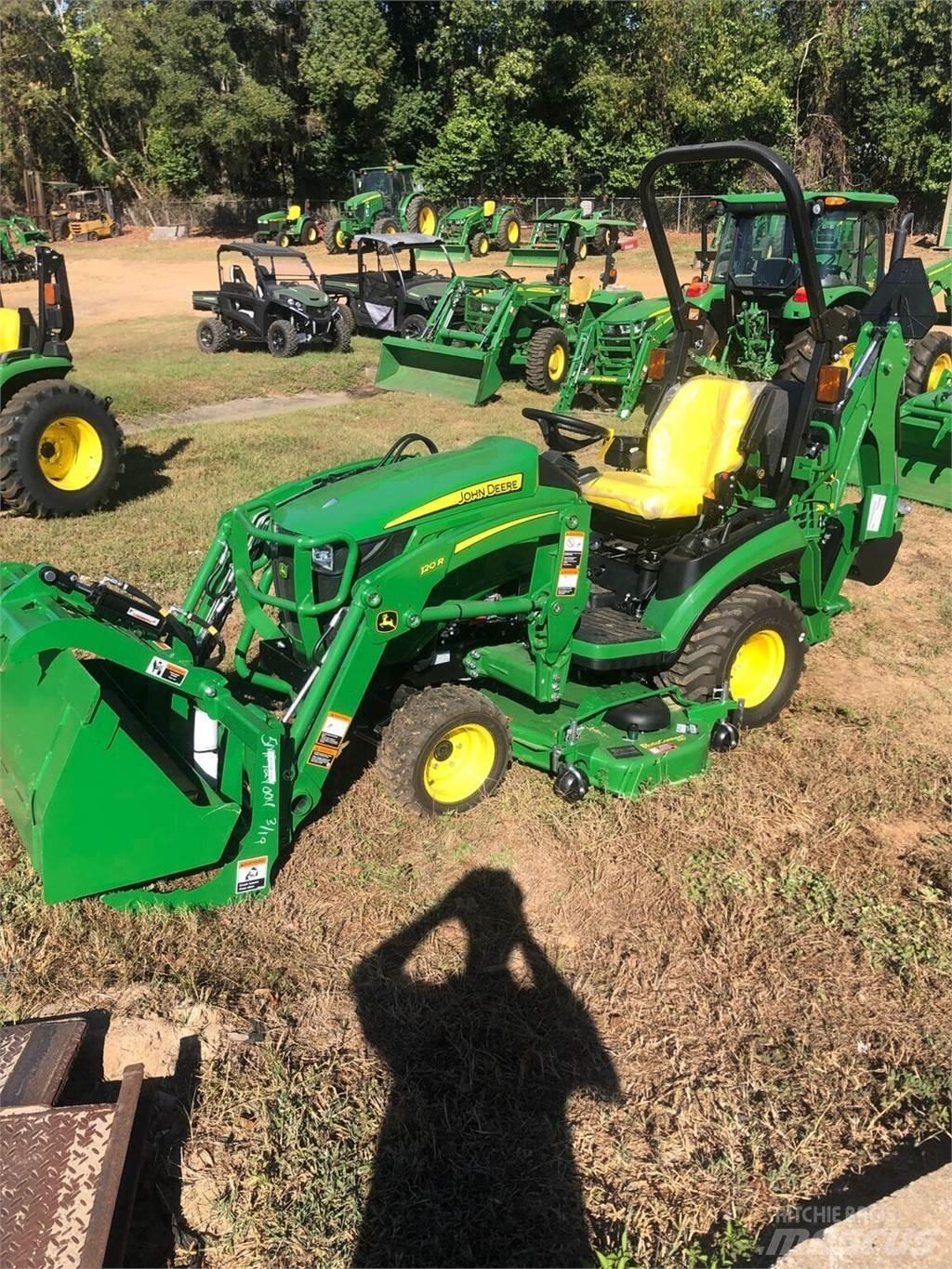 John Deere 1025R Kompaktie traktori