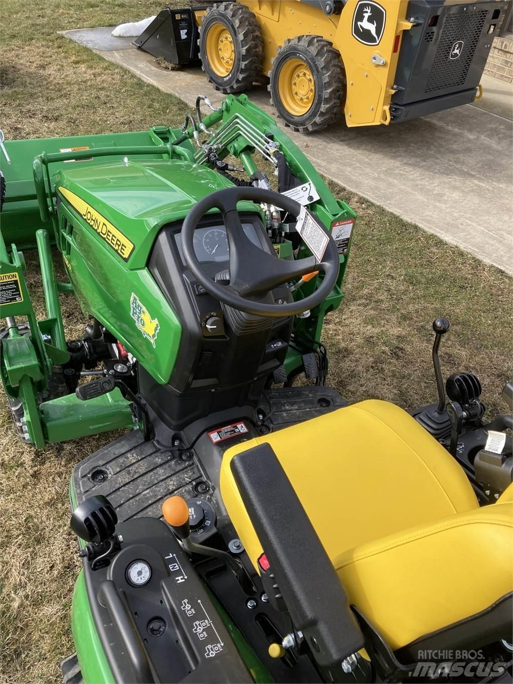 John Deere 1025R Kompaktie traktori