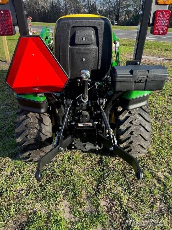 John Deere 1025R Kompaktie traktori