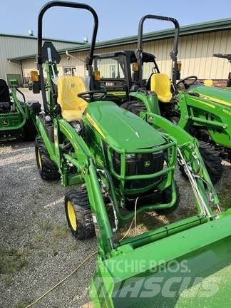 John Deere 1025R Kompaktie traktori