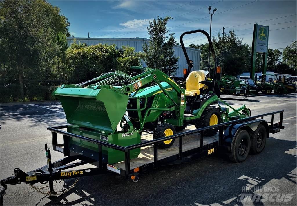 John Deere 1025R Kompaktie traktori