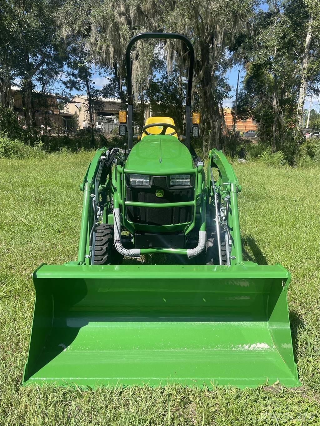 John Deere 1025R Kompaktie traktori