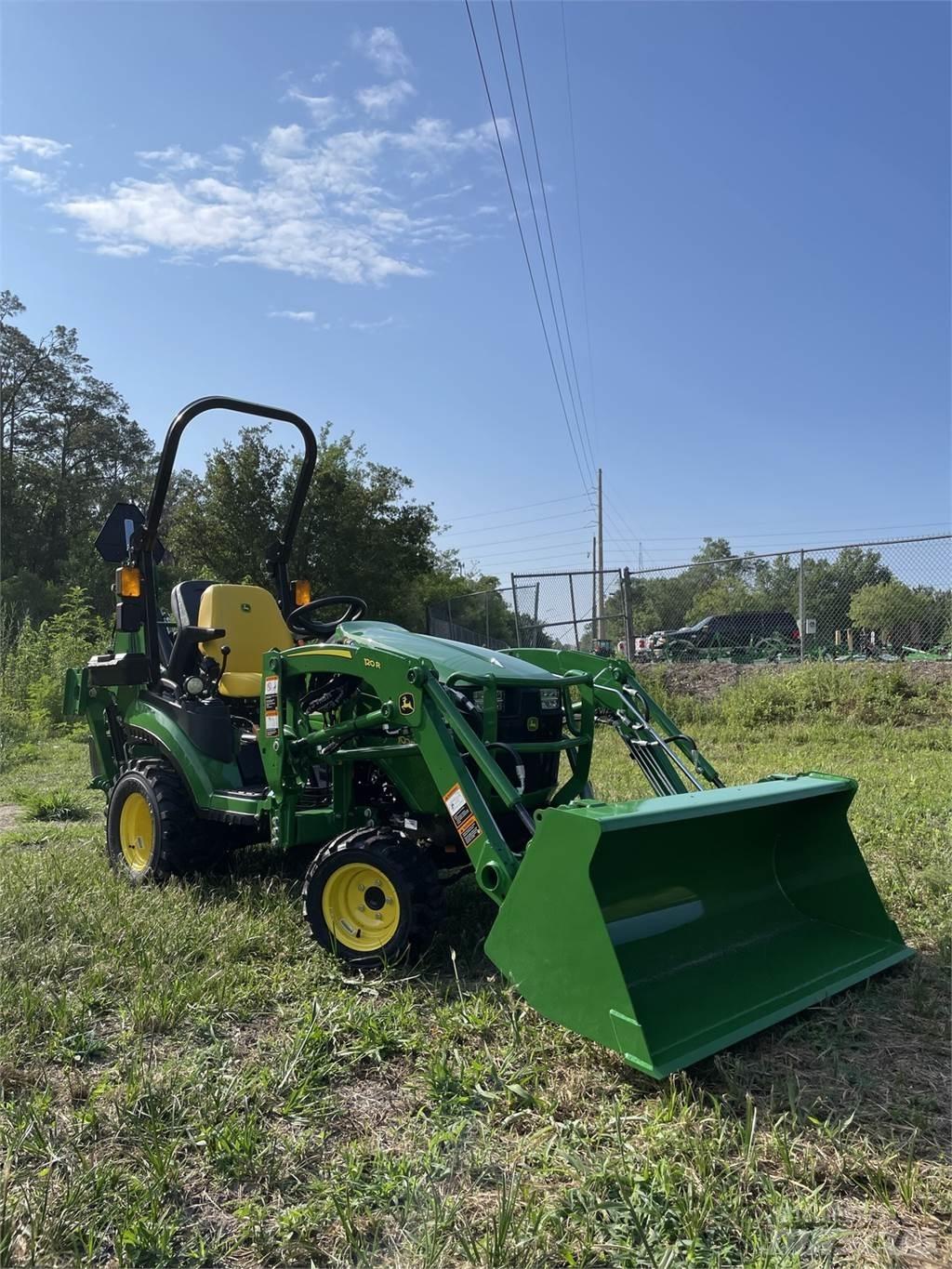 John Deere 1025R Kompaktie traktori