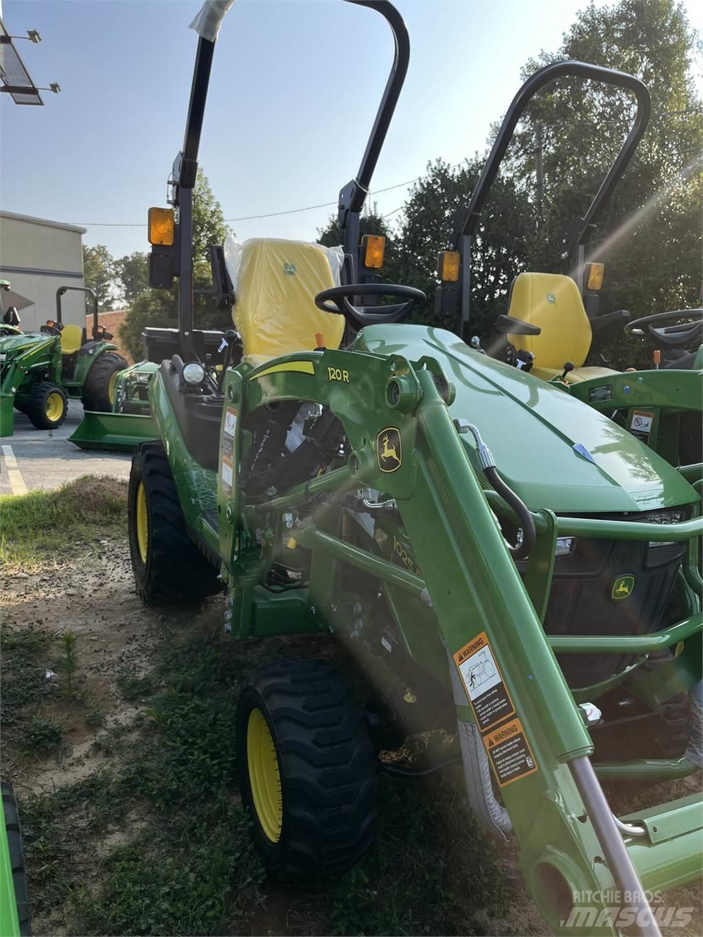 John Deere 1025R Kompaktie traktori