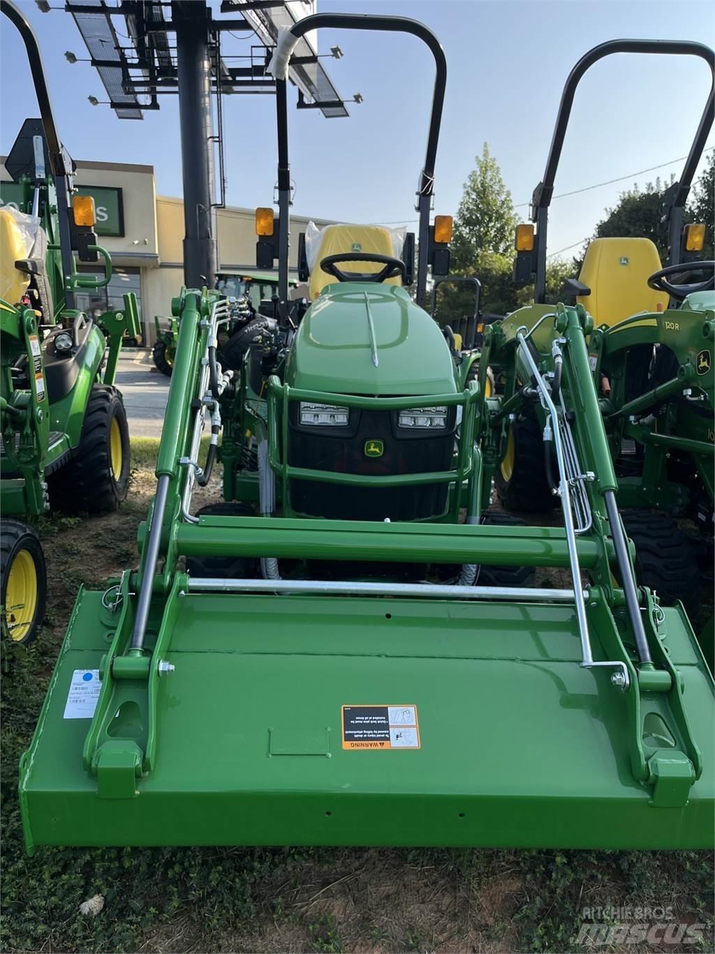 John Deere 1025R Kompaktie traktori