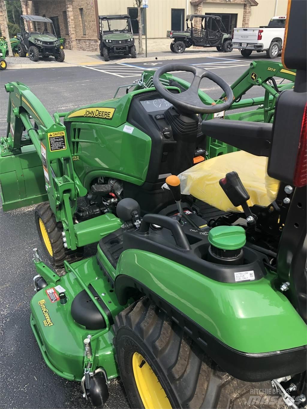 John Deere 1025R Kompaktie traktori