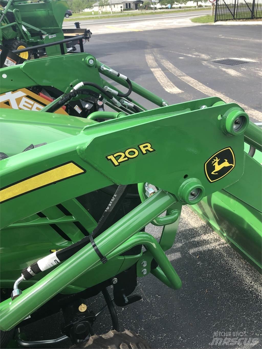 John Deere 1025R Kompaktie traktori