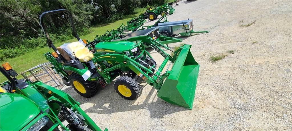 John Deere 2025R Kompaktie traktori