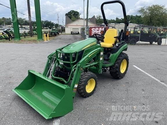 John Deere 2025R Kompaktie traktori