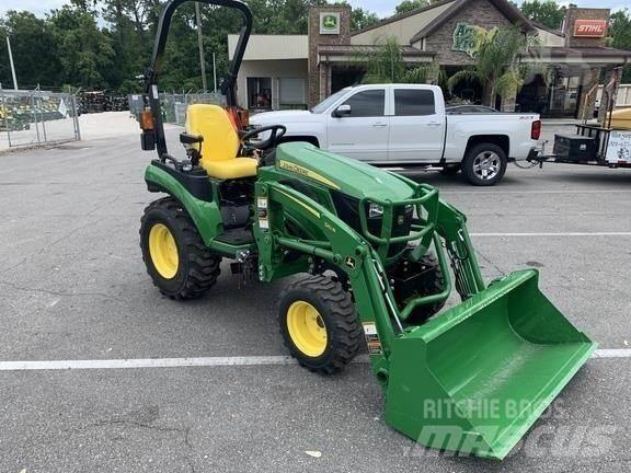 John Deere 2025R Kompaktie traktori