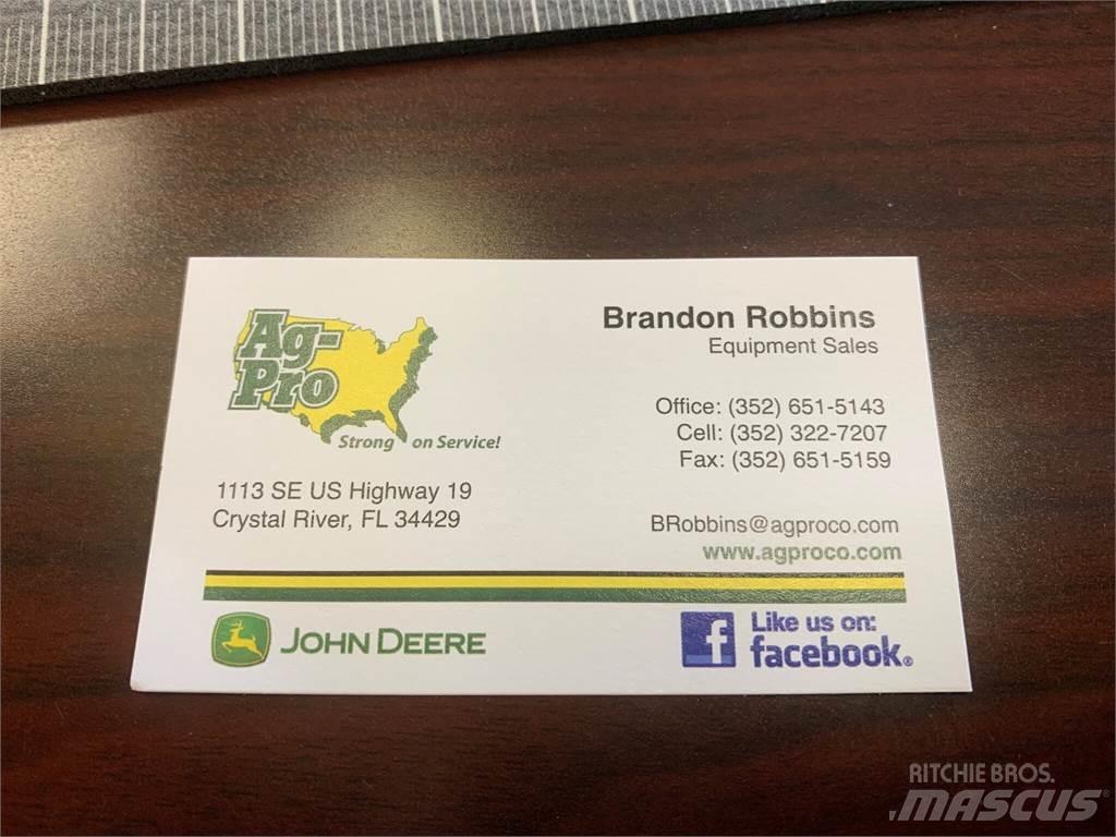 John Deere 2025R Kompaktie traktori