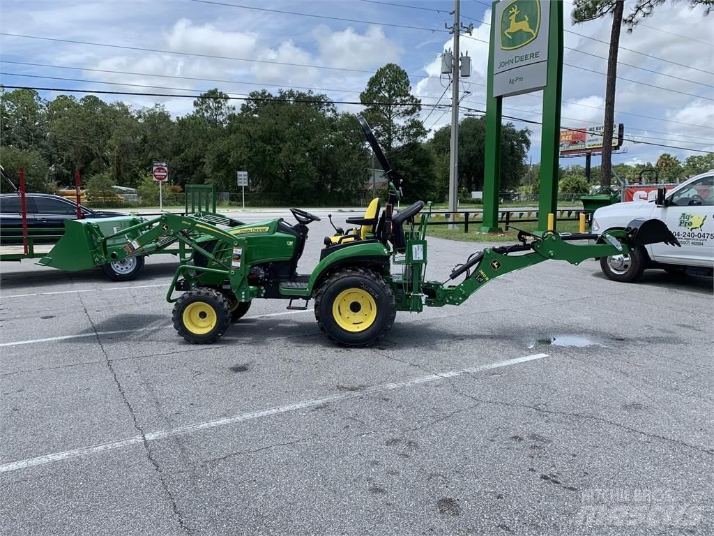 John Deere 2025R Kompaktie traktori