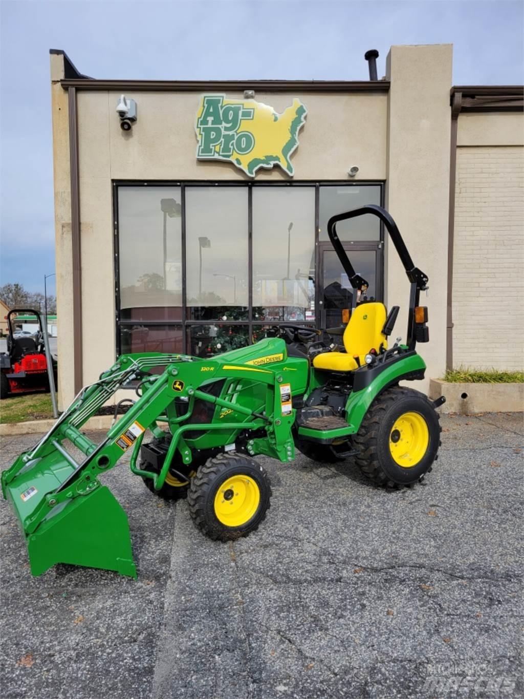 John Deere 2025R Kompaktie traktori