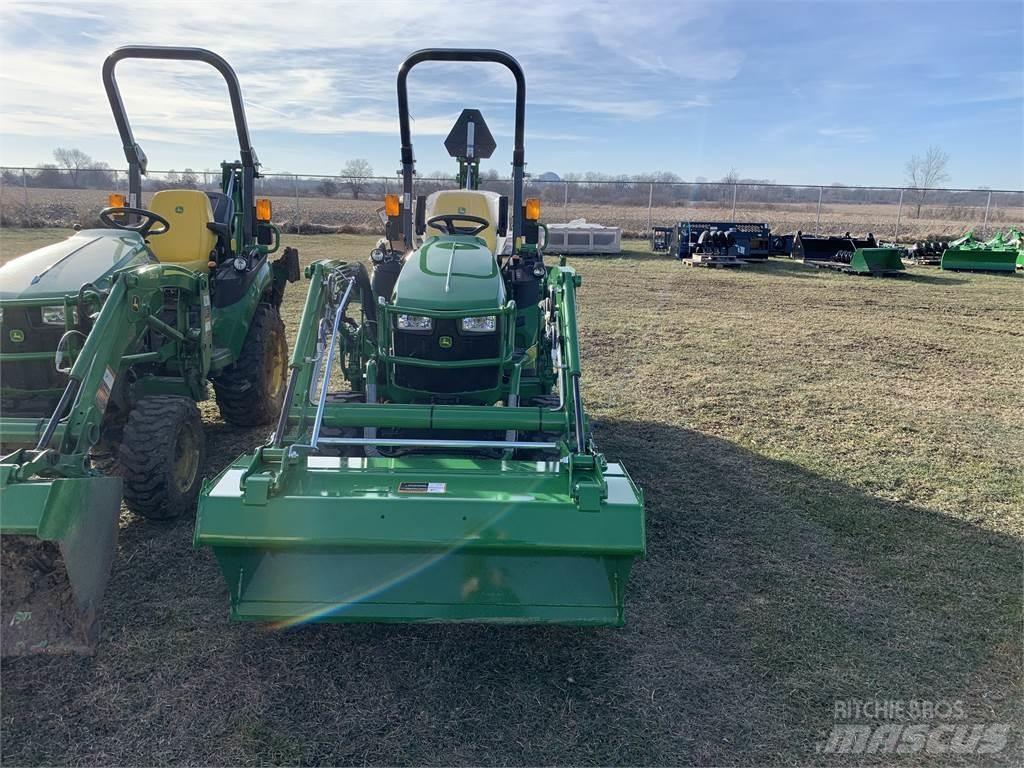 John Deere 2025R Kompaktie traktori