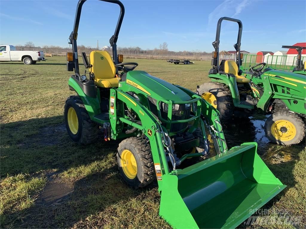 John Deere 2025R Kompaktie traktori