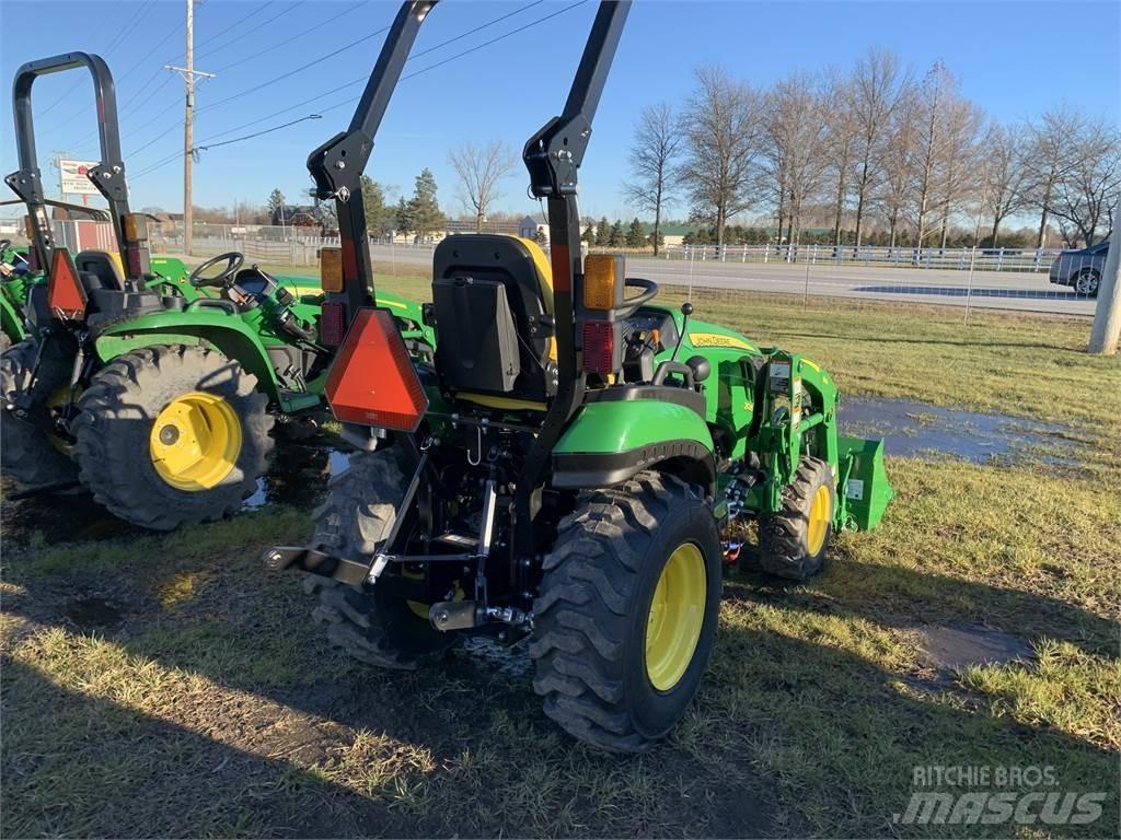 John Deere 2025R Kompaktie traktori