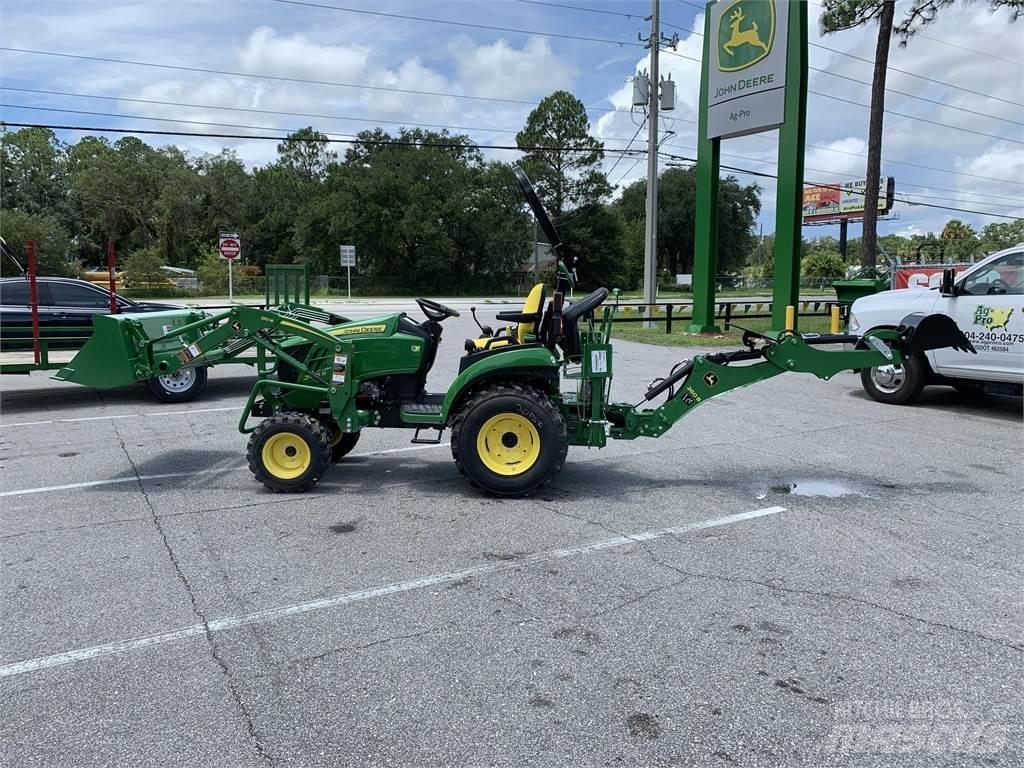 John Deere 2025R Kompaktie traktori