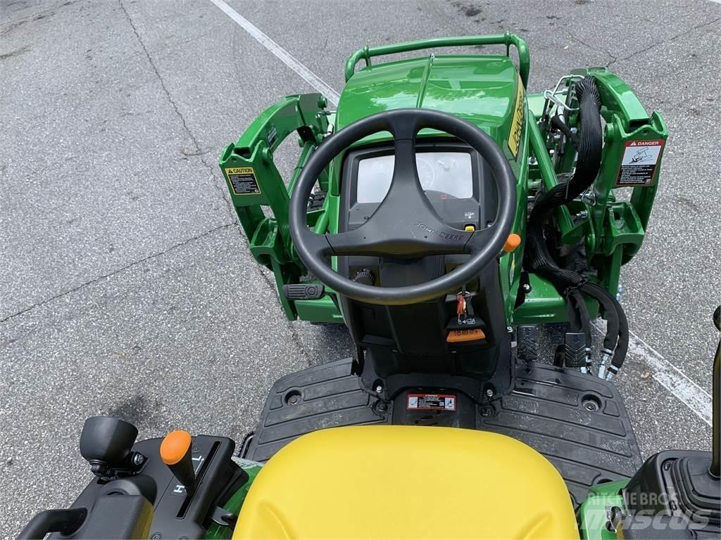 John Deere 2025R Kompaktie traktori