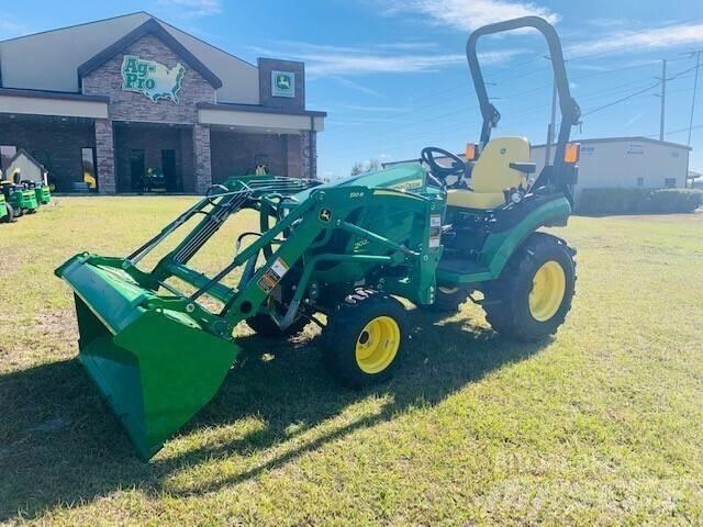 John Deere 2025R Kompaktie traktori