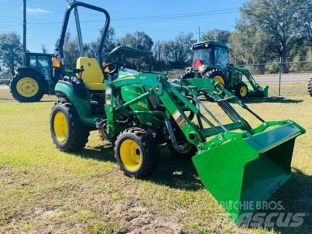John Deere 2025R Kompaktie traktori