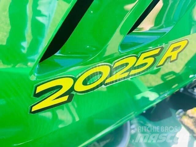 John Deere 2025R Kompaktie traktori