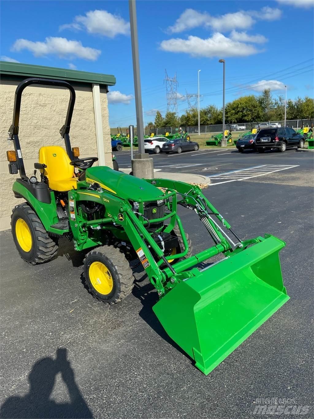 John Deere 2025R Kompaktie traktori