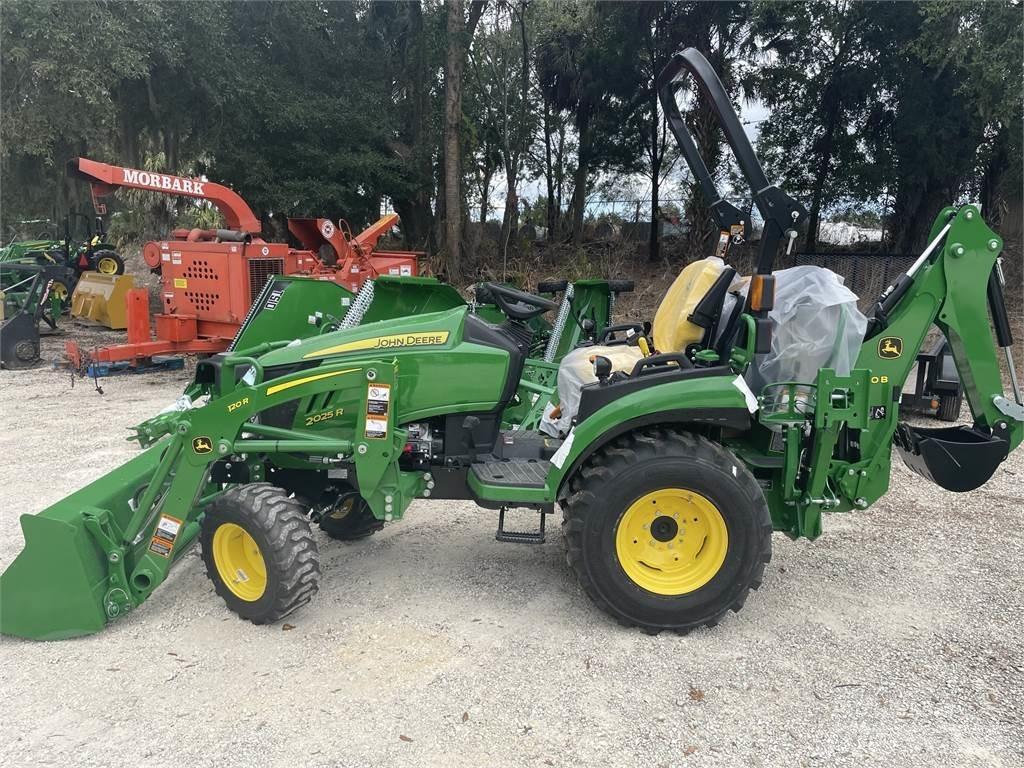 John Deere 2025R Kompaktie traktori