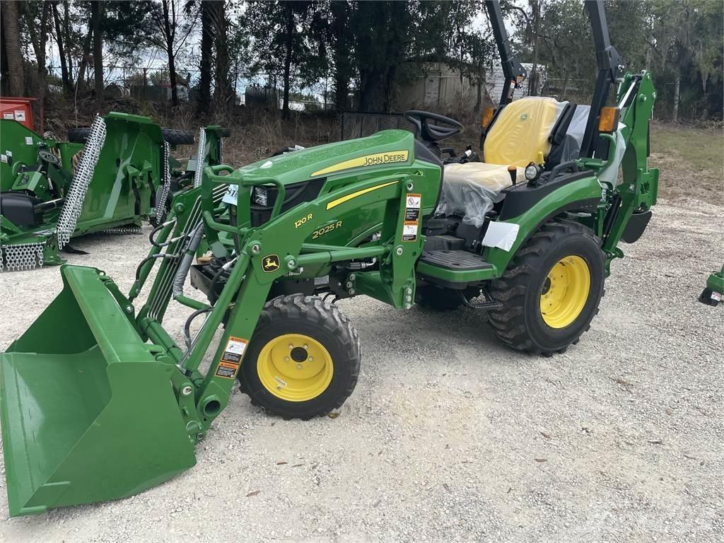 John Deere 2025R Kompaktie traktori