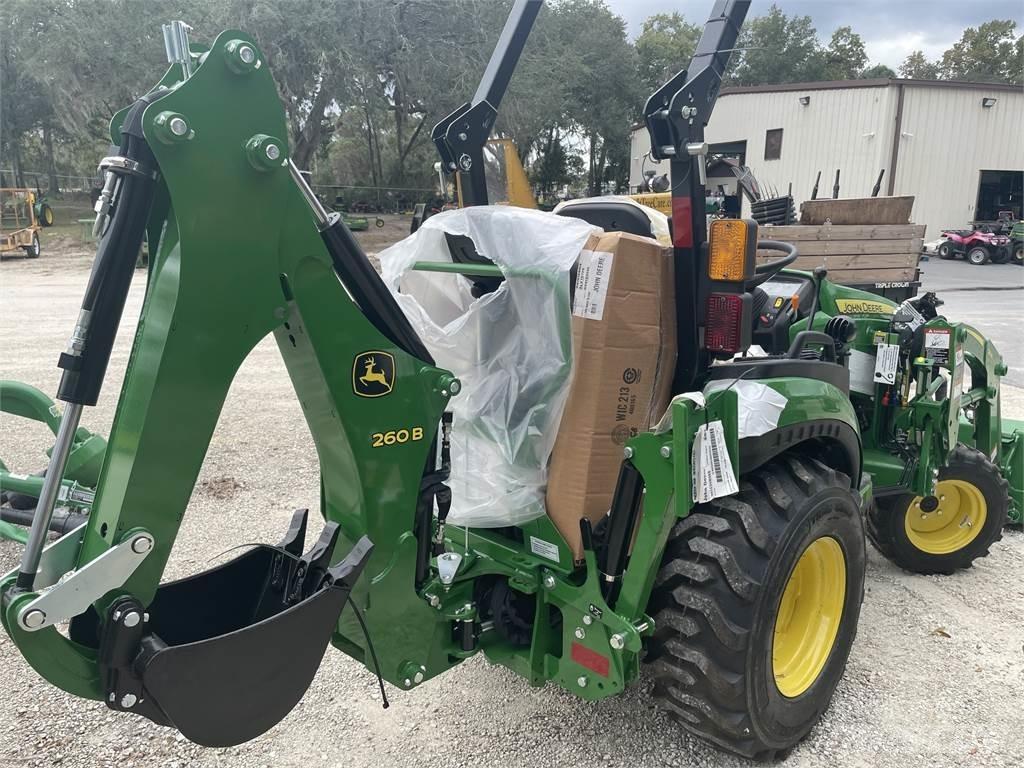 John Deere 2025R Kompaktie traktori