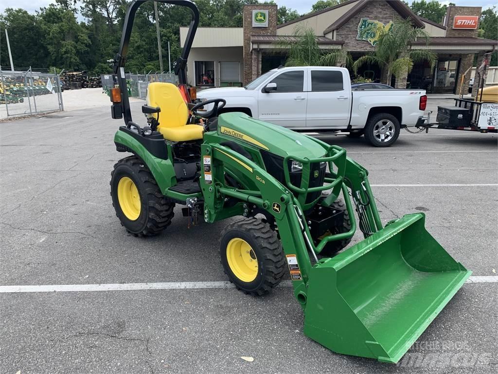 John Deere 2025R Kompaktie traktori