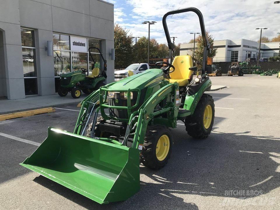 John Deere 2025R Kompaktie traktori
