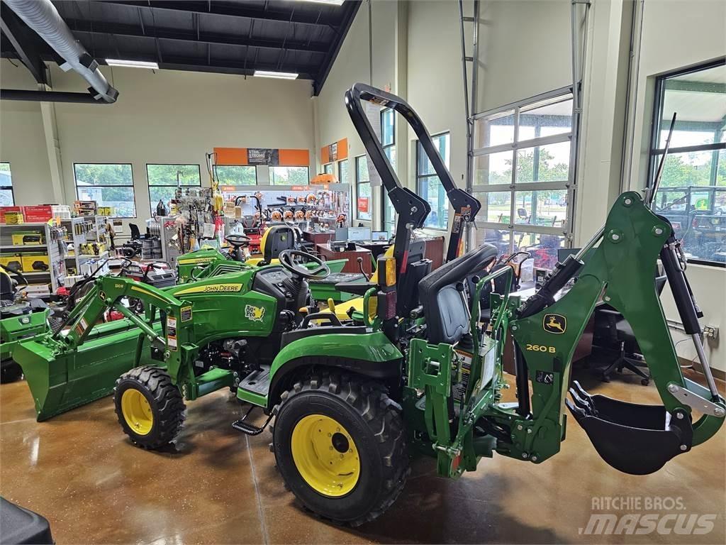 John Deere 2025R Kompaktie traktori