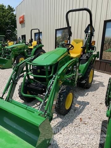 John Deere 2025R Kompaktie traktori