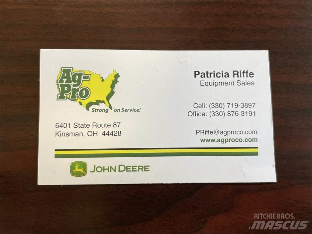 John Deere 2025R Kompaktie traktori