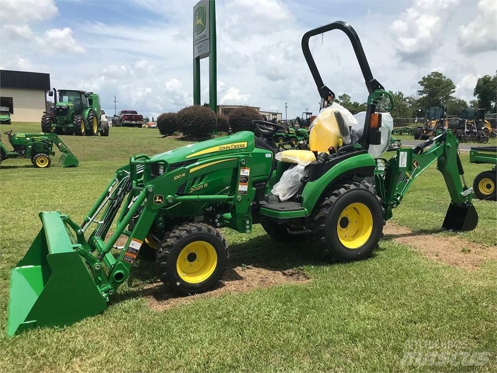 John Deere 2025R Kompaktie traktori
