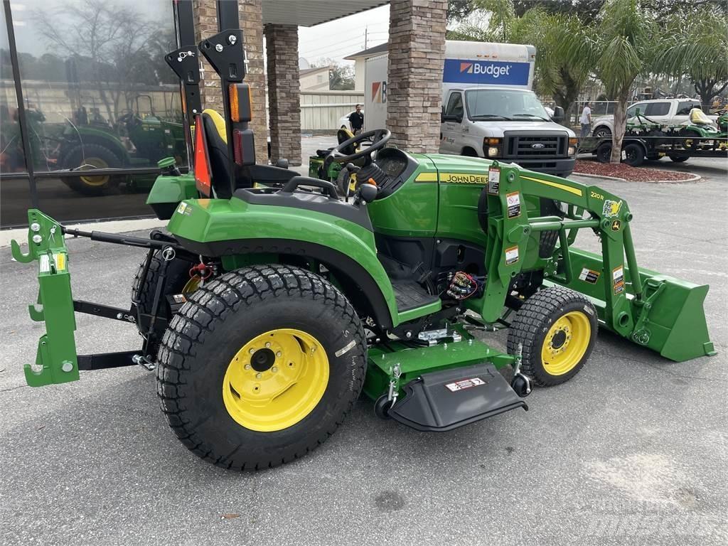 John Deere 2032R Kompaktie traktori
