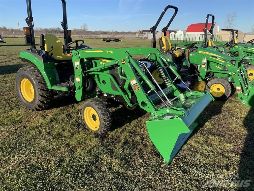 John Deere 2032R Kompaktie traktori