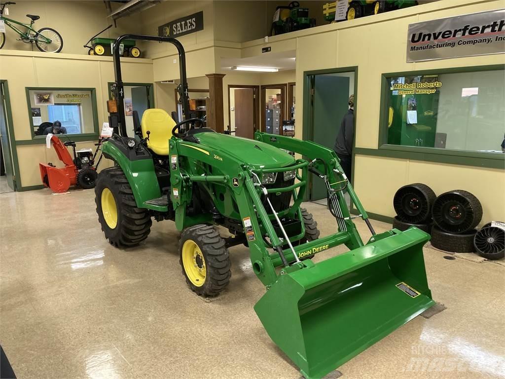 John Deere 2032R Kompaktie traktori