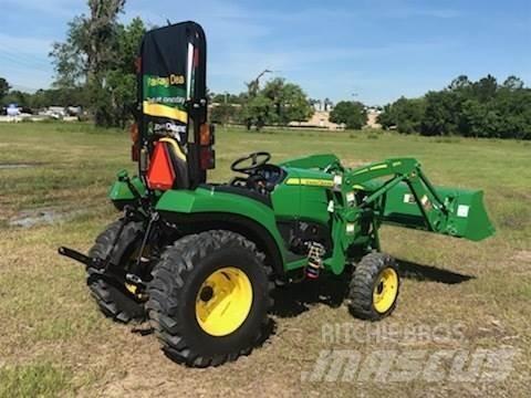 John Deere 2032R Kompaktie traktori