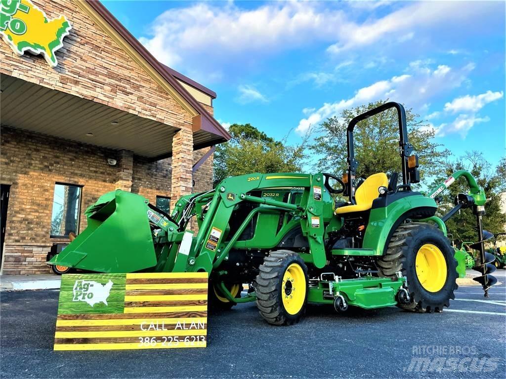 John Deere 2032R Kompaktie traktori