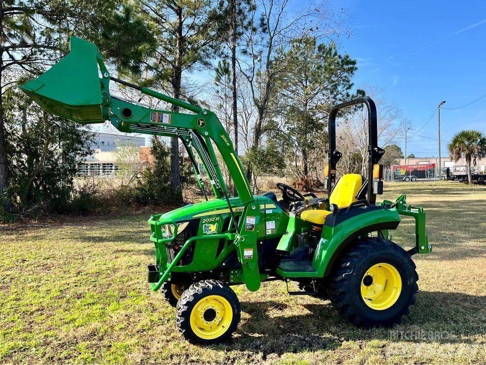 John Deere 2032R Kompaktie traktori