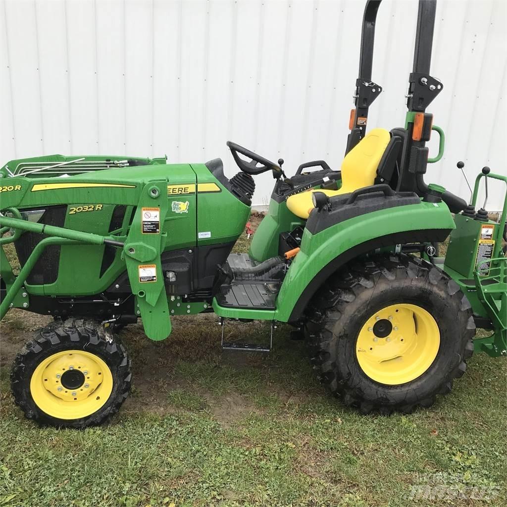 John Deere 2032R Kompaktie traktori
